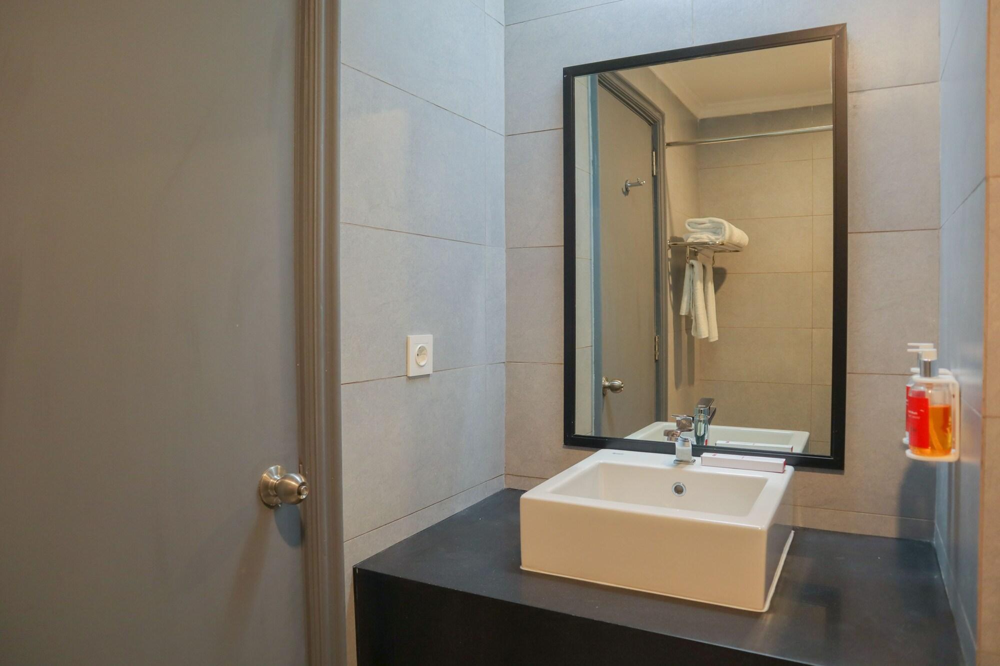 Super Oyo Townhouse 2 Hotel Gunung Sahari Jakarta Buitenkant foto