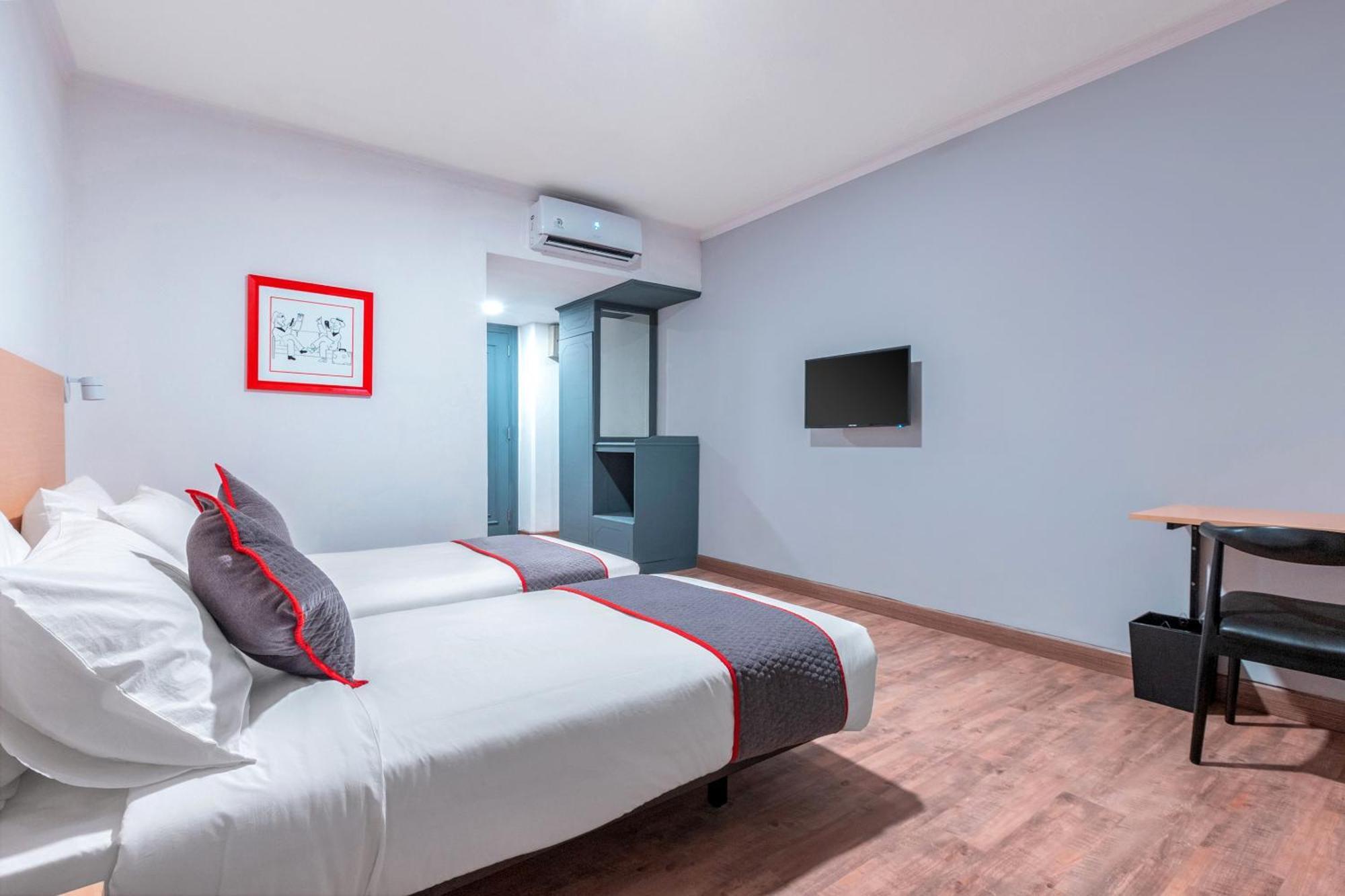 Super Oyo Townhouse 2 Hotel Gunung Sahari Jakarta Buitenkant foto