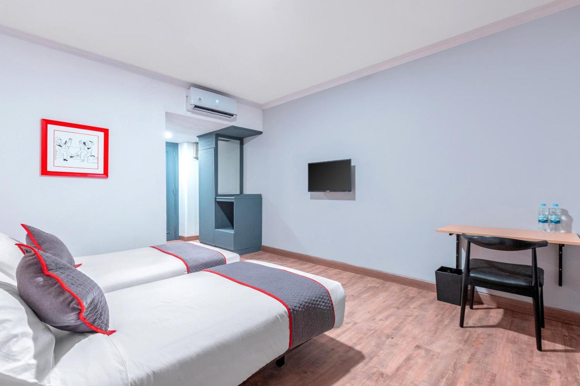 Super Oyo Townhouse 2 Hotel Gunung Sahari Jakarta Buitenkant foto