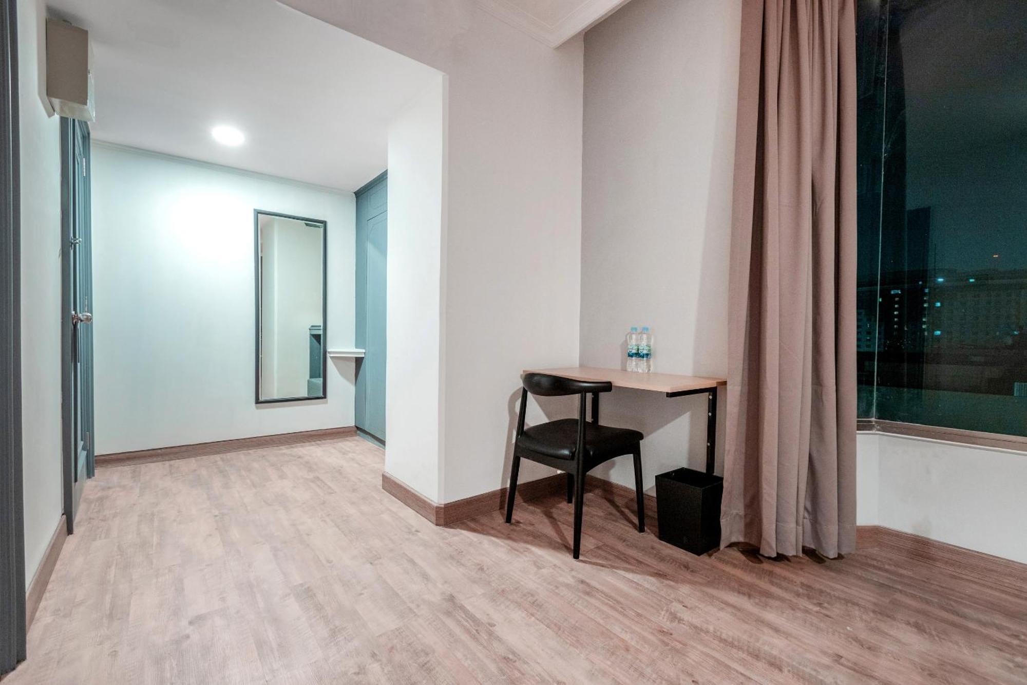 Super Oyo Townhouse 2 Hotel Gunung Sahari Jakarta Buitenkant foto