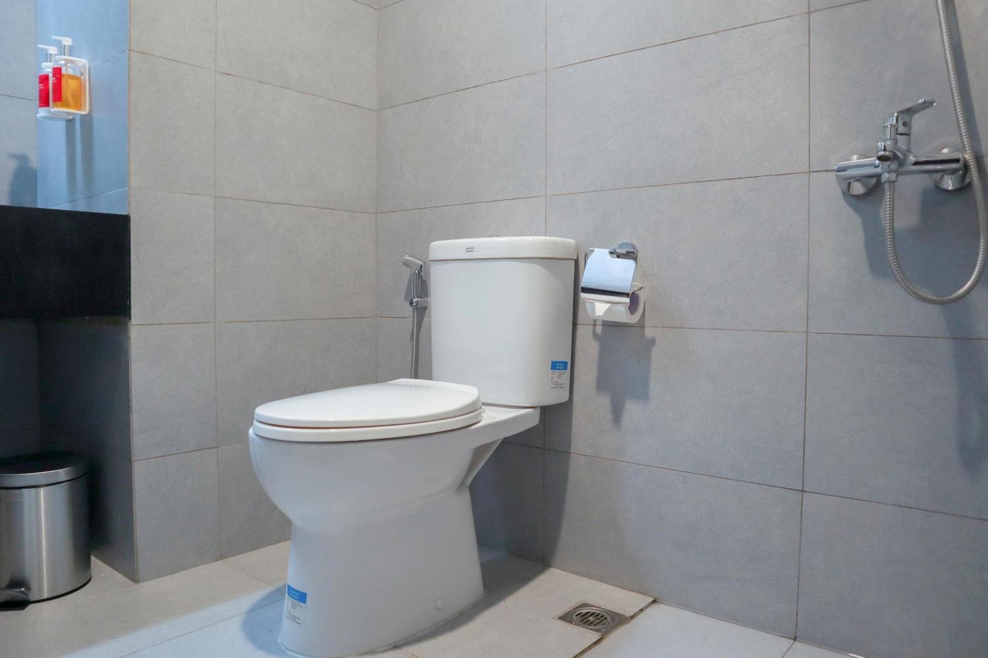 Super Oyo Townhouse 2 Hotel Gunung Sahari Jakarta Buitenkant foto