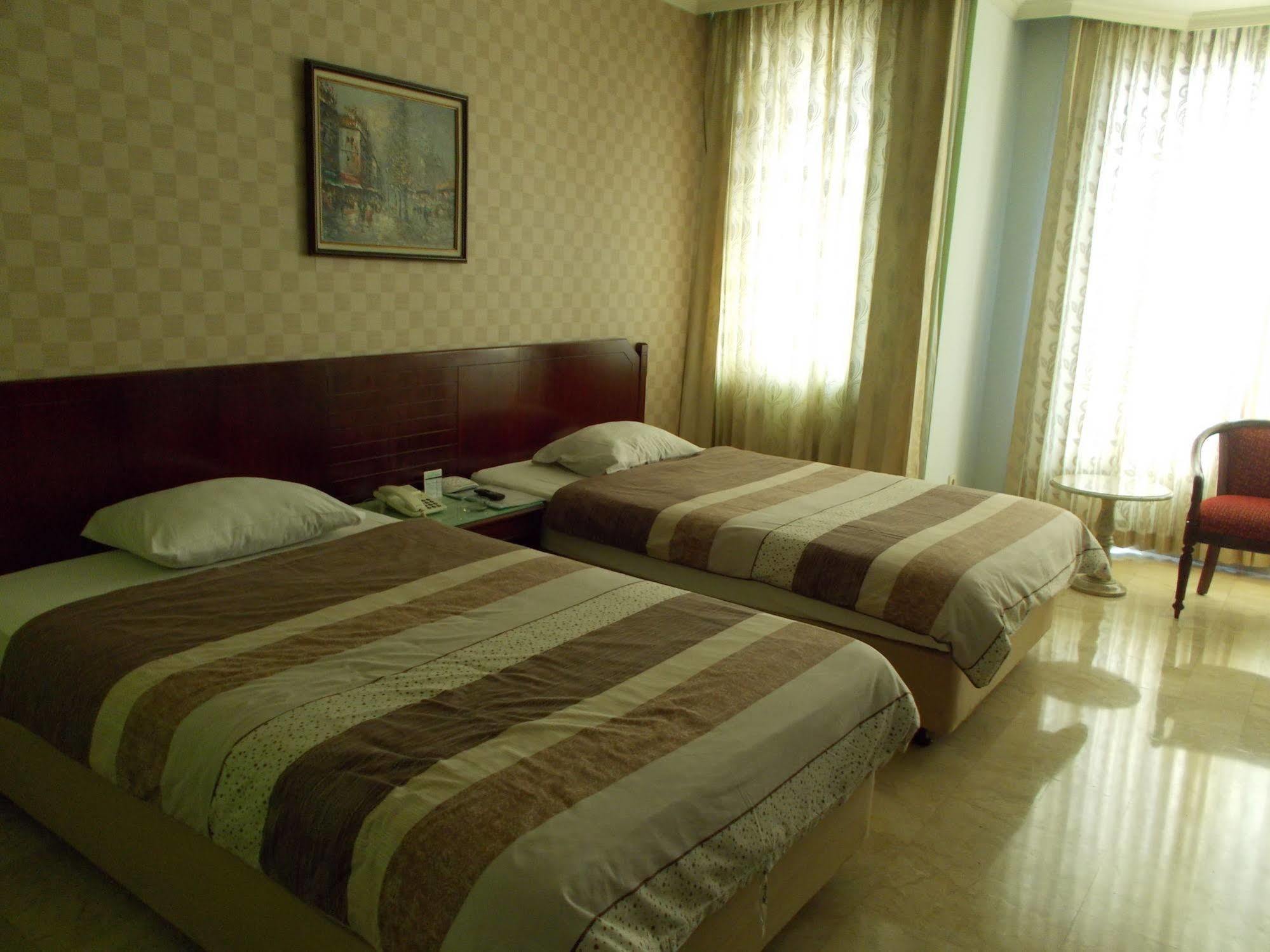Super Oyo Townhouse 2 Hotel Gunung Sahari Jakarta Buitenkant foto