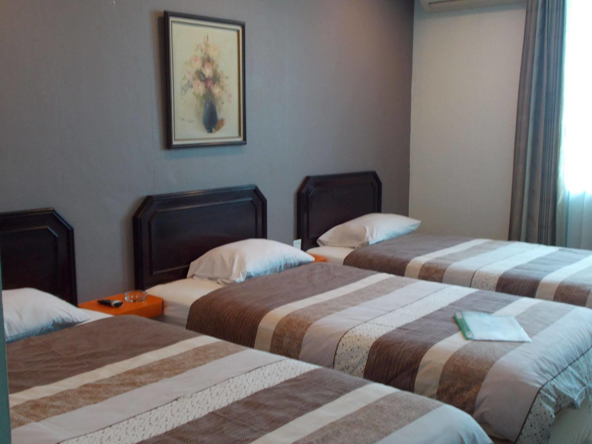 Super Oyo Townhouse 2 Hotel Gunung Sahari Jakarta Buitenkant foto