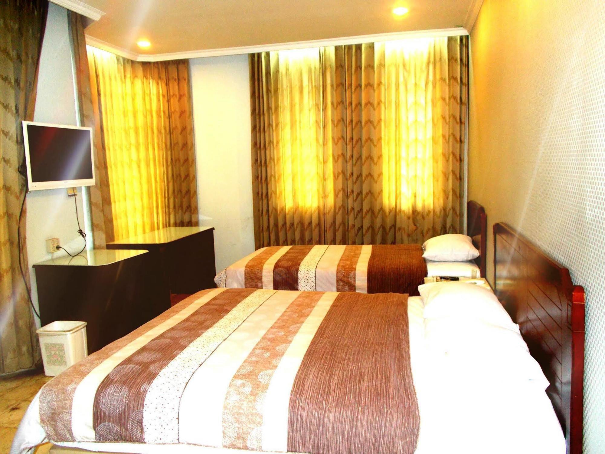 Super Oyo Townhouse 2 Hotel Gunung Sahari Jakarta Buitenkant foto